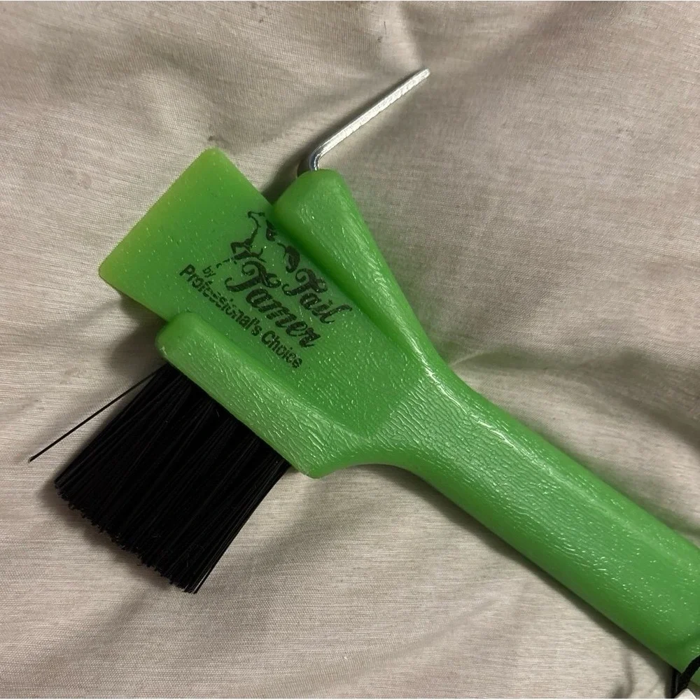 NEW Tail‎ Tamer Economy Horse Hoof Pick & Brush